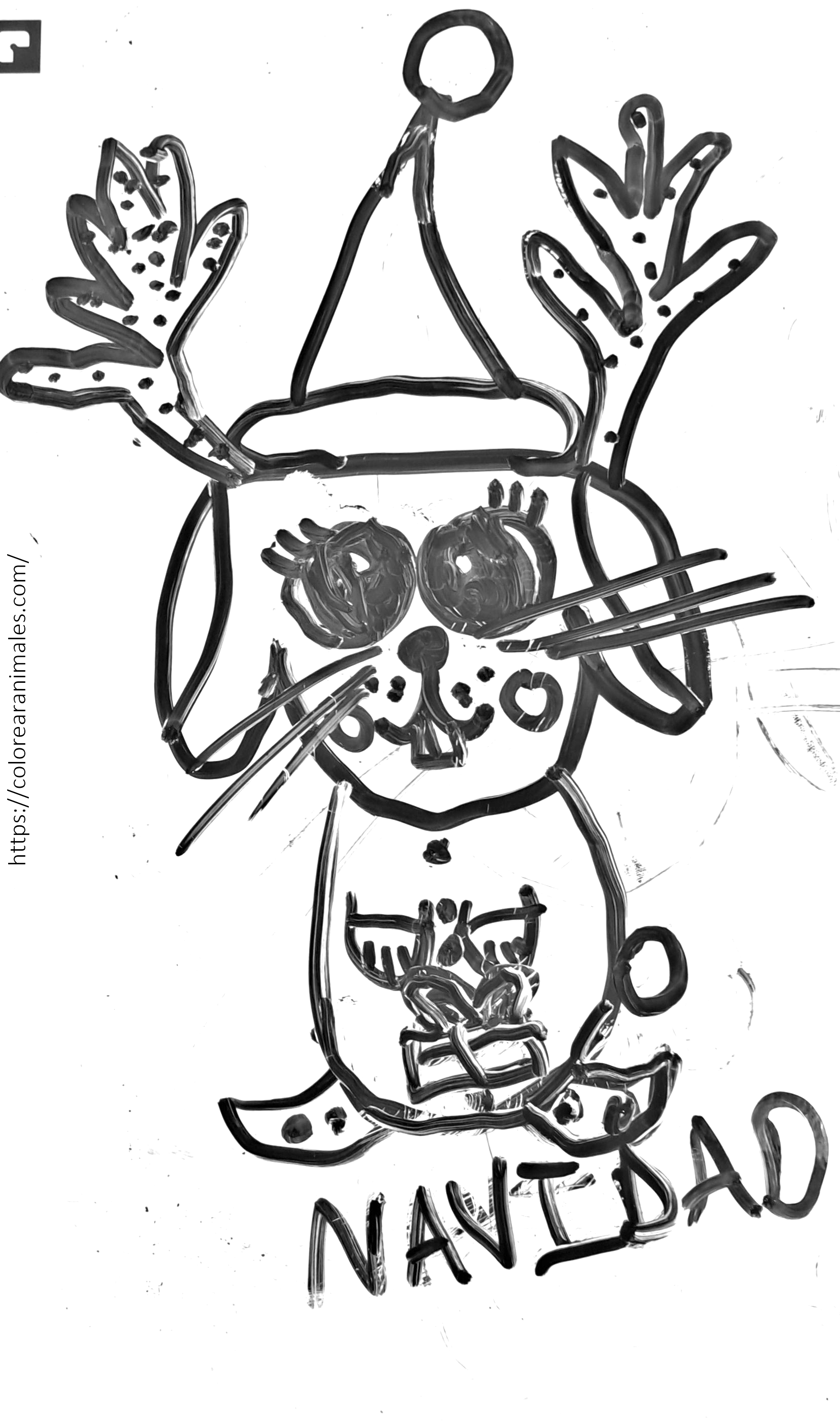 Dibujo para colorear de un conejo de Navidad con gorro, astas de reno y un regalo