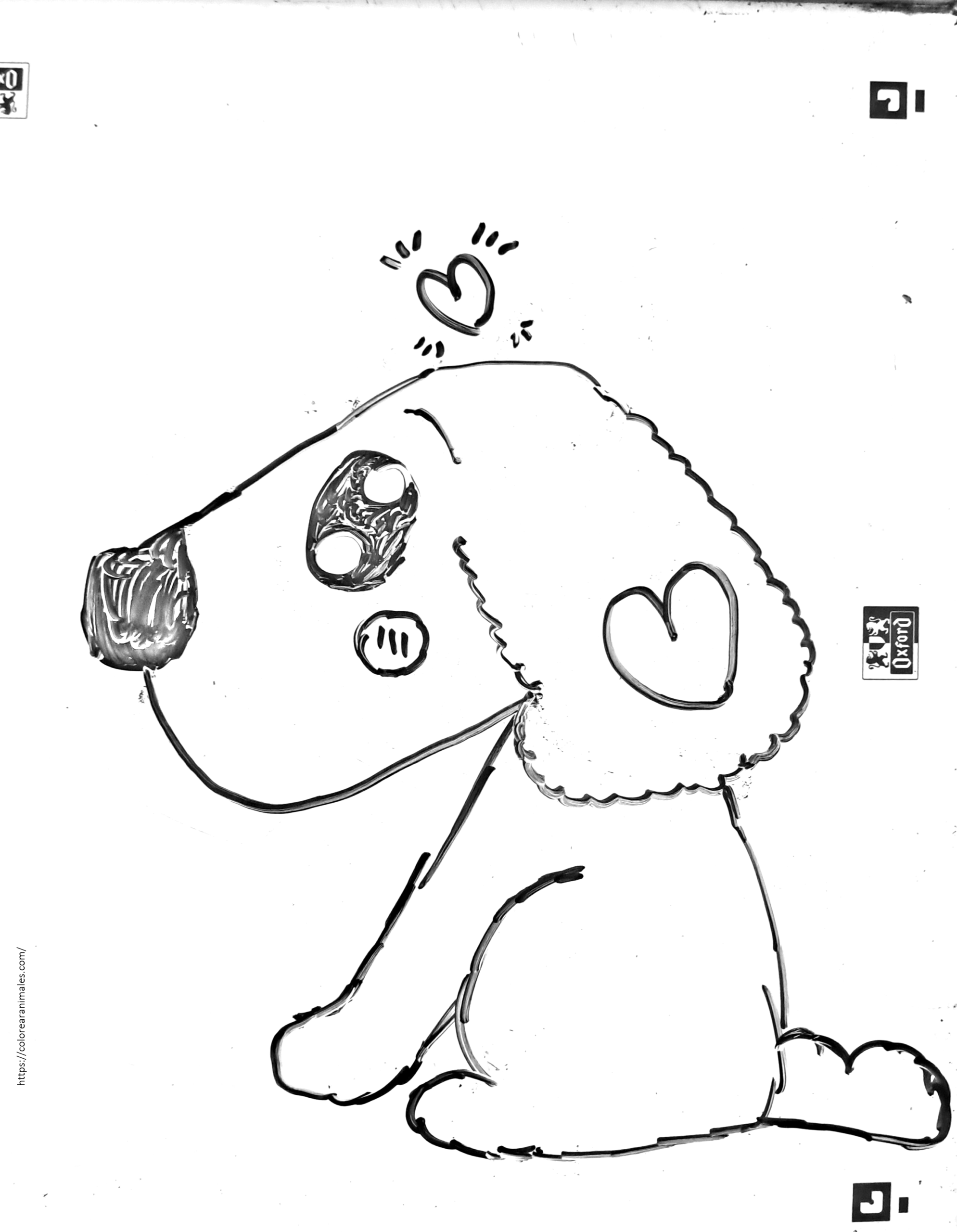 cachorro kawaii sentado con un corazón para colorear e imprimir gratis